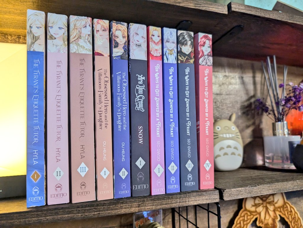 piecesofminty's tweet photo. OMG @editiopublish was so incredibly kind to send me 20 print versions of their titles???!!! 🥺😭 It totally made my week! Thank you so, so, sooo much!~ 💜😭 https://t.co/i3Zluwf0bu