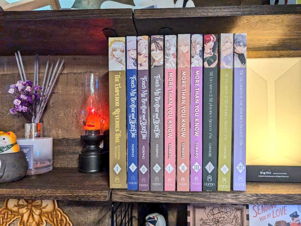 piecesofminty's tweet photo. OMG @editiopublish was so incredibly kind to send me 20 print versions of their titles???!!! 🥺😭 It totally made my week! Thank you so, so, sooo much!~ 💜😭 https://t.co/i3Zluwf0bu