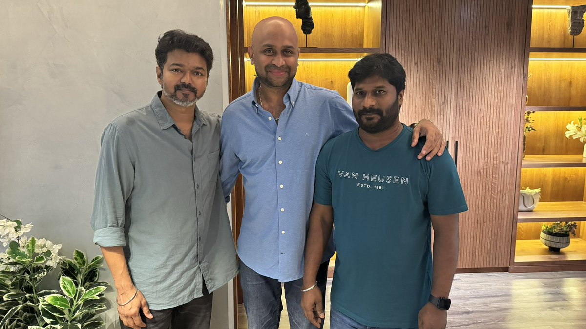 Dir_Nithilan's tweet image. Dear @actorvijay anna..
Thank you for this enlightening meeting. I am grateful to have the chance to meet you. I am flattered by the details you have spoken about the #Maharaja. it is a great appreciation for me. I am very thankful for your love, support, and encouragement. Love