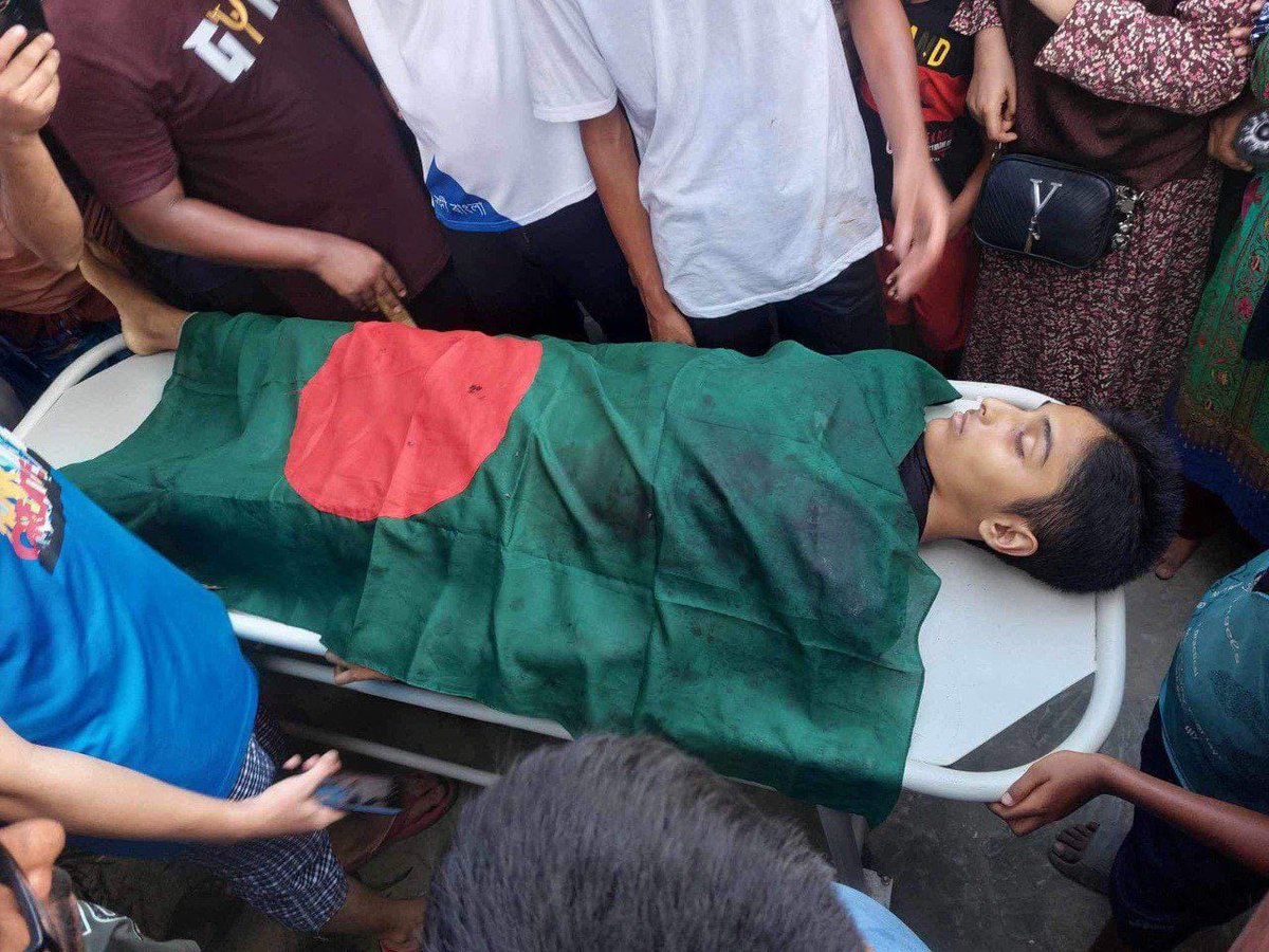 mayisha2005's tweet photo. We want Justice!, 🇧🇩

#SaveBangladeshiStudents
#SaveBanglashiStudents
#DhakaUniversityUnderAttack
#DUUnderAttack #QuotaReformMovement
 #nomorequotha
#protectstudents #savestudents #bangladeshquothamovement
#focusonbangladesh
#AlJazeeraEnglish https://t.co/g39nQQFmXm