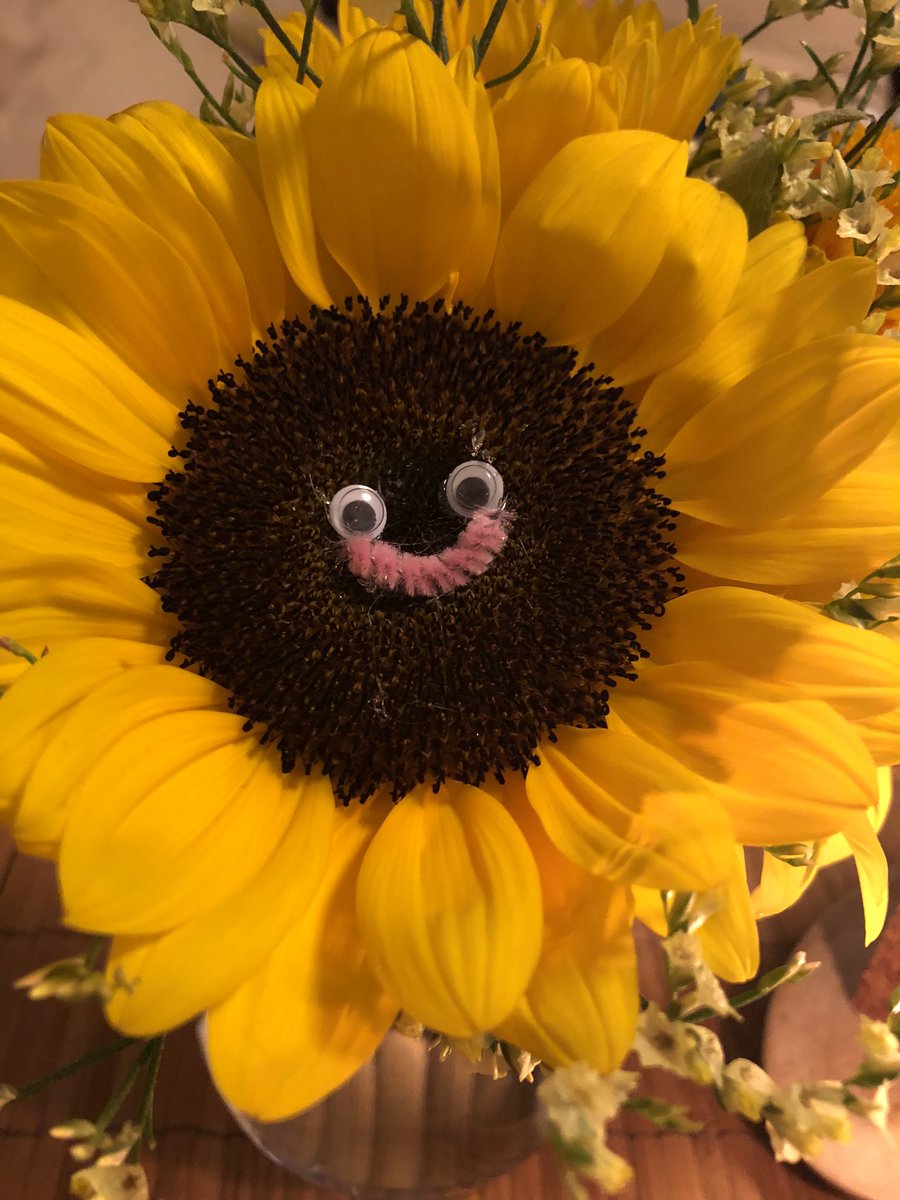 KH13906671's tweet photo. "春馬くん🌻Smile届いたかな？
Smileもらえるかな？
逢いたいよー"

#三浦春馬 さんへ🌻
#三浦春馬さんを忘れない2024
#みんなで999本のひまわりを捧げたい
999本のひまわりの花言葉
「何度生まれ変わってもあなたを愛す」♥️ https://t.co/dTyw2TDGXF