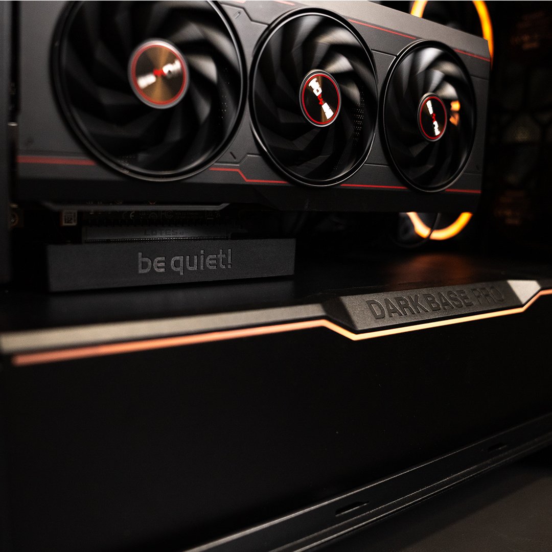 bequietofficial's tweet photo. Dark Base Pro 901 and Silent Loop 2 combine maximum performance with whisper-quiet operation.
#DarkBasePro901 #SilentLoop2 #gamingrig #GamingPC #bequiet https://t.co/r2KSSCepU6