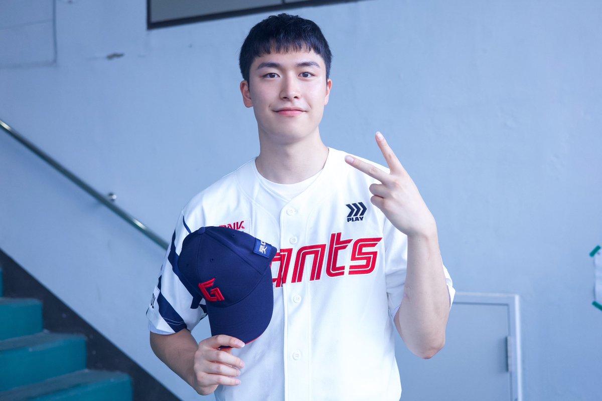 야구 유니폼도 너무 잘 어울리잖아? 

#박무빈