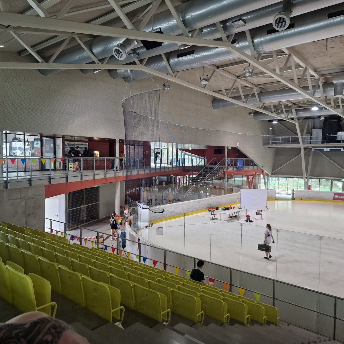 Um 16.35h gehts los in der #StefflArena  The Vienna Roller Derby #Eurogames2024 #Vienna want you! Und die Bar eröffnet auch demnächst ihre Pforten #embracediversity