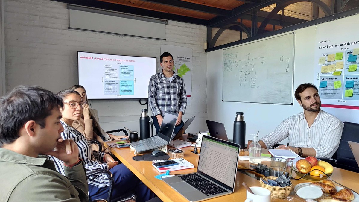 Nuestra experiencia en marketing y ventas no es solo hacer que las empresas tengan campañas exitosas:
✅Es ayudarlas a conectar mejor con sus clientes.
✅Es aprovechar la IA para bajar costos.
✅Es permitirles un mejor uso de los datos.

En Leadaki, simplificamos lo complejo.