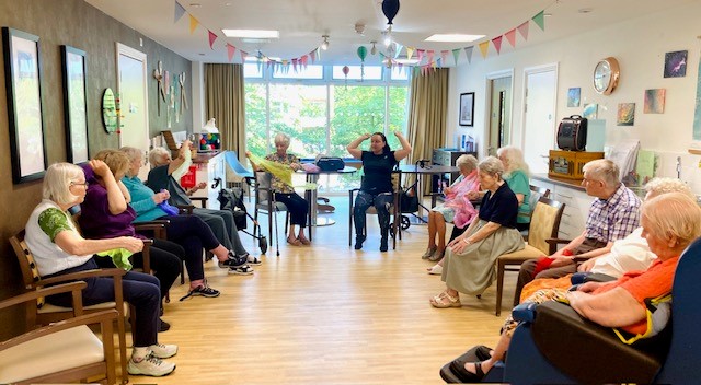 Mayflower_Court's tweet image. Great session with Gemma today from G-fitness fun way to keep fit. #keepfit #groupactivity #Thursday @Mayflower_Court @AnchorLaterLife @carehome_co_uk @NAPAlivinglife