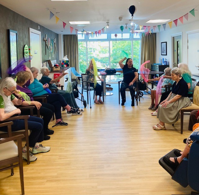 Mayflower_Court's tweet image. Great session with Gemma today from G-fitness fun way to keep fit. #keepfit #groupactivity #Thursday @Mayflower_Court @AnchorLaterLife @carehome_co_uk @NAPAlivinglife