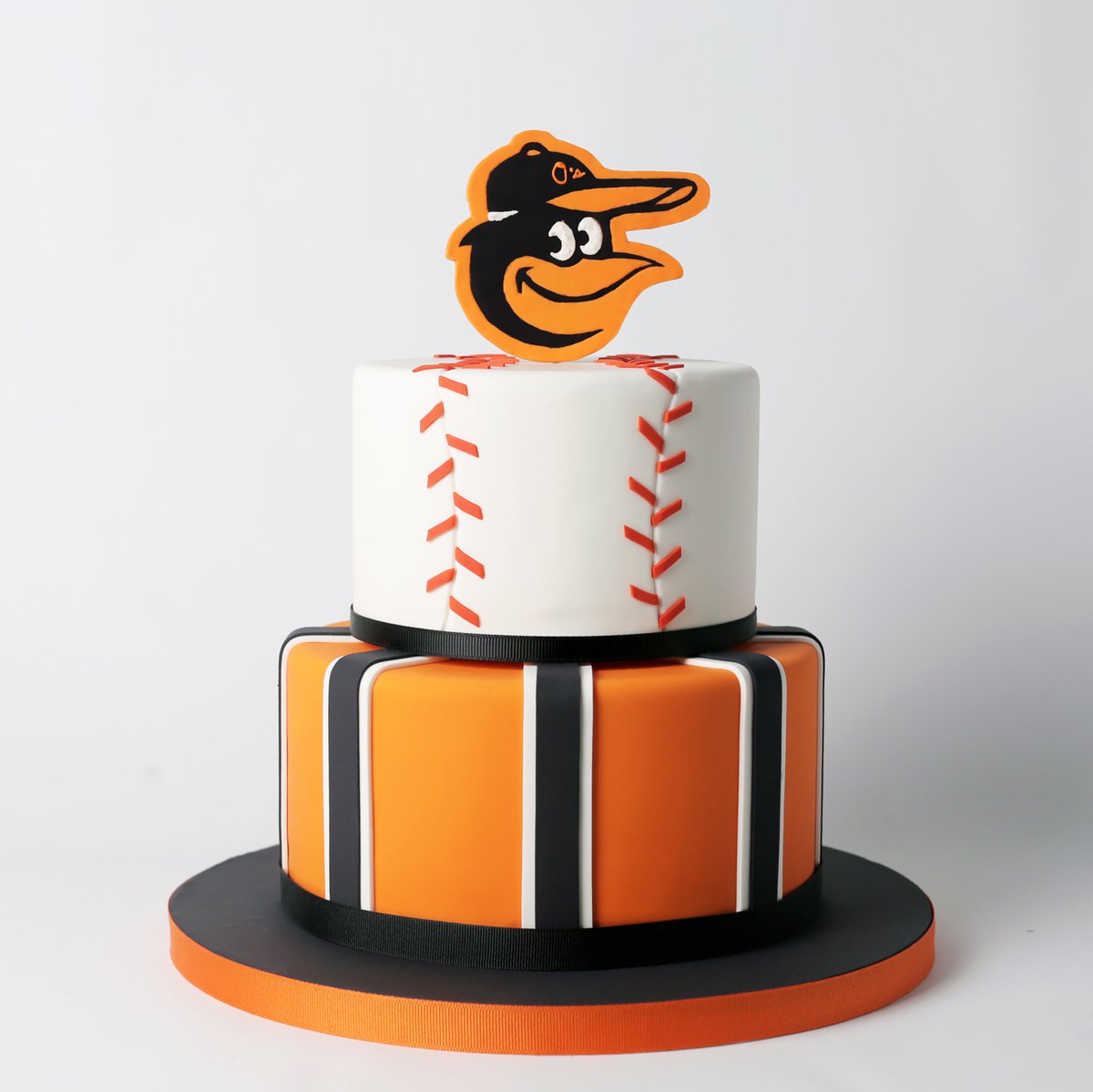 Charm_CityCakes's tweet photo. Let's go O's! We're still taking on orders for predesigns! Checkout our website for different offerings.
https://t.co/WNIVhSm2M6
#orioles #os #birdland #cantclipthesewings #baseball #baseballcake #baseball #cakeoftheday #cake https://t.co/kdhTUIFIzD