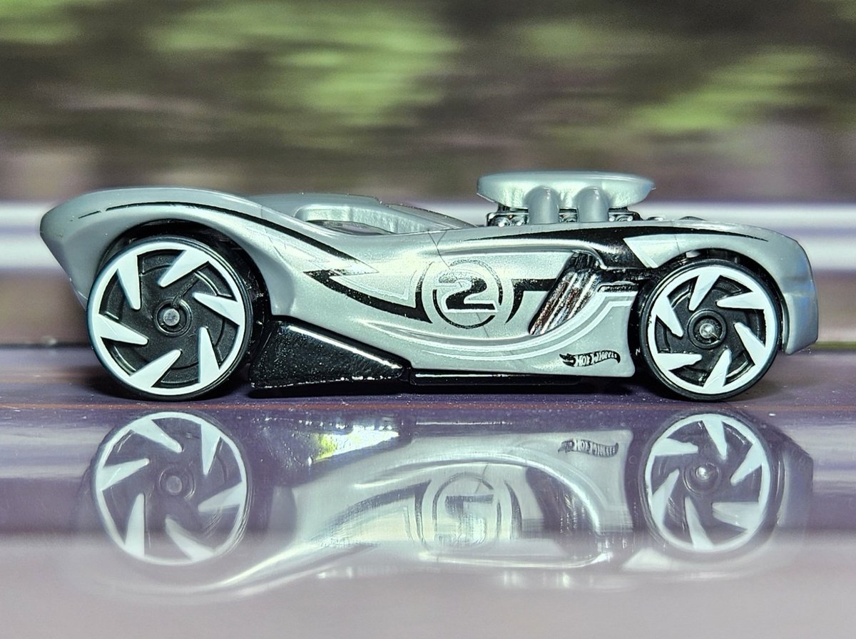 MAATOMO58's tweet photo. #HOTWHEELS8
 #8carpack
 #16ANGELS
 #ホットウィール  #HotWheels

初登場は2004年と20年前。
車名の16は16気筒エンジンから取ったものらしいけど謎車だよね https://t.co/QIeDHZFLtI