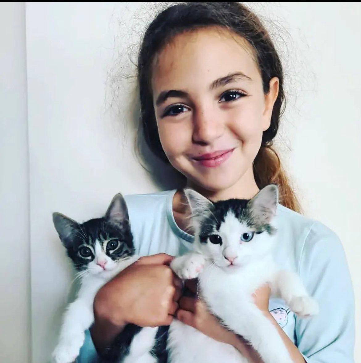 Mahra’yı köpekler parçaladı. Köpek yüzünden Mahra kamyonun altında kaldı. Saldırgan köpekler yüzünden Mahra canından oldu. Kaç kez söyleyince anlarsınız? Mahra saldırgan köpeklerin kurbanı oldu. Buna yalan diyenler akıl tutulması yaşıyor. 

Çocuklarımızı saldırgan ve vahşi