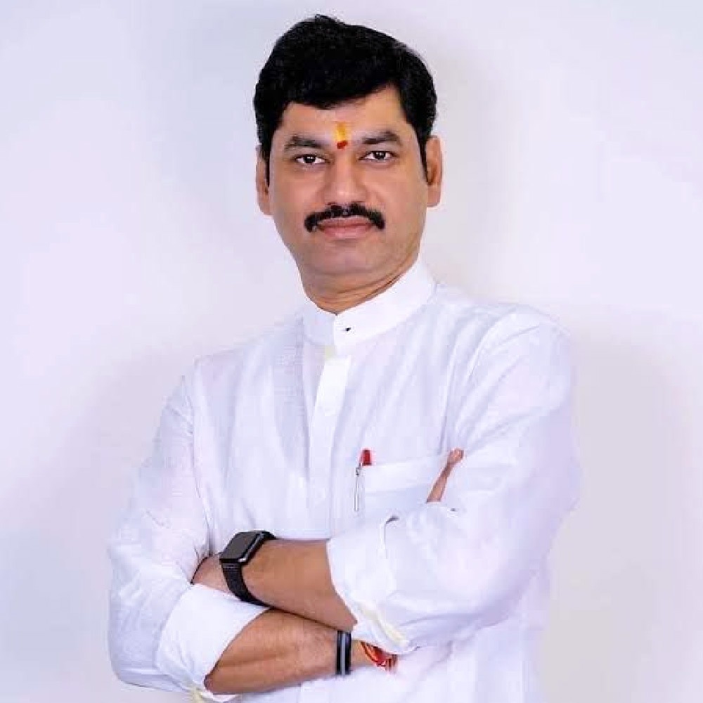 AjitPawarSpeaks's tweet photo. राष्ट्रवादी काँग्रेस पार्टीच्या मुख्य राष्ट्रीय प्रवक्तेपदी, राज्याचे कृषीमंत्री श्री. धनजंय मुंडे यांची, तर प्रदेश प्रवक्तेपदी, विधानपरिषदचे नवनिर्वाचित आमदार श्री.  राजेश विटेकर यांची नियुक्ती करण्यात आल��� आहे. पक्षातील युवा चेहरे वेगवेगळ्या व्यासपीठांवर पक्षाचा आवाज ठामपणे मांडतील यात शंका नाही. दोघांचेही मनःपूर्वक अभिनंदन आणि शुभेच्छा !

@dhananjay_munde
@rajeshvitekar_