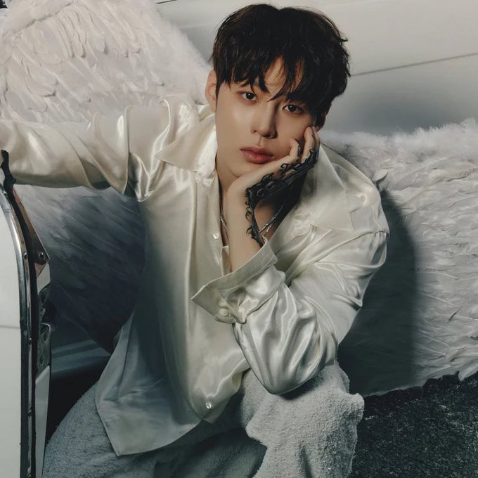 Former Wanna One Star #HASUNGWOON  scores the Top New Entry on the Worldwide &amp; European iTunes album charts, landing at #34 and #41 respectively with his 8th Mini Album 'Blessed'! 👏🔝🆕💥3⃣4⃣🌎🎵➕4⃣1⃣🇪🇺🎵💿📈🔥👑🤍

STREAM: kko.to/wZLc7XJ5CT  
Watch: