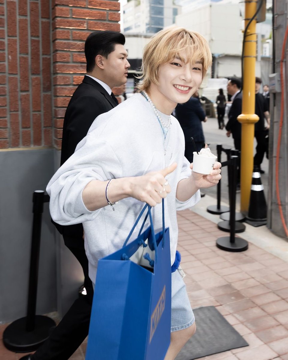 hourlyjgn's tweet photo. I.N with KITH Seoul https://t.co/ZDp1nFfXDy