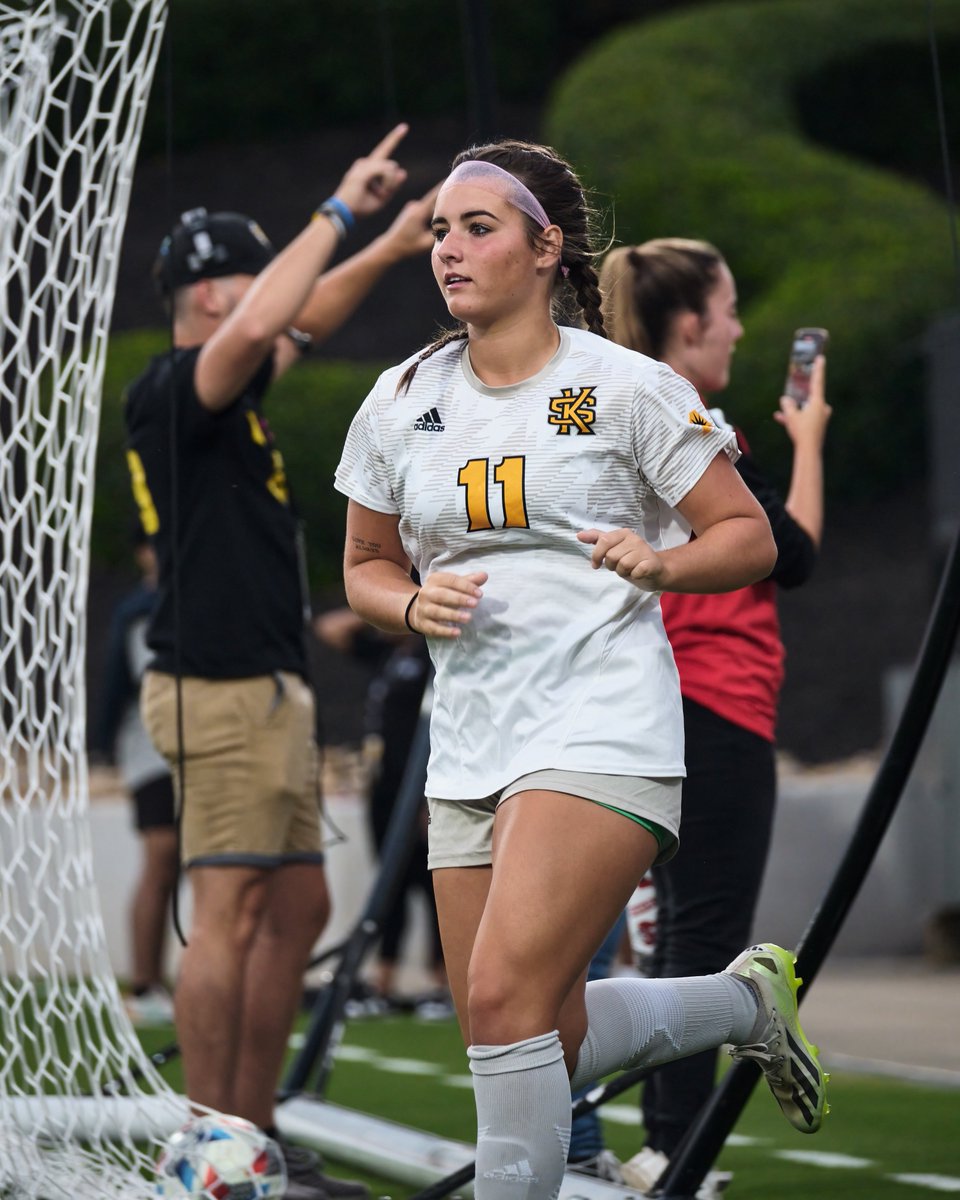 KSUOwlsWSOC's tweet photo. 𝙍𝙚𝙩𝙪𝙧𝙣𝙞𝙣𝙜: Stella Allen 🔁     

>>Over 500 registered minutes   

>>25 career games played with 1⃣1⃣ shots

>>Two goals with a .636 SOG % 🎯

#HootyHoo🦉 https://t.co/W4mMWRZup4