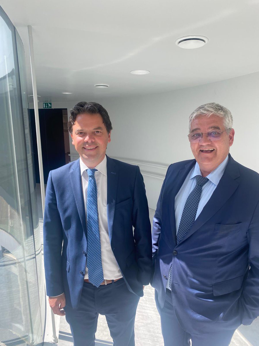 Peter Buysrogge ✌ (@peterbuysrogge) on Twitter photo Ik mag op de voorzittersstoel van de #COMDEF blijven zitten. Zonet opnieuw aangesteld als voorzitter van de Kamercommissie Defensie voor deze nieuwe legislatuur. <a href="/DeKamerBE/">NieuwsuitDeKamer</a>
Collega (en ex-minister van Defensie) <a href="/svandeput/">Steven Vandeput</a> zal de commissie Financiën en Begroting leiden.✌️ Ik mag op de voorzittersstoel van de #COMDEF blijven zitten. Zonet opnieuw aangesteld als voorzitter van de Kamercommissie Defensie voor deze nieuwe legislatuur. <a href="/DeKamerBE/">NieuwsuitDeKamer</a>
Collega (en ex-minister van Defensie) <a href="/svandeput/">Steven Vandeput</a> zal de commissie Financiën en Begroting leiden.✌️