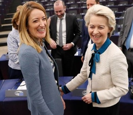 UnitsCat's tweet photo. Celebrem reelecció per àmplia majoria d 2 democratacristianes, @RobertaMetsola i @vonderleyen,al capdavant institucions + representatives UE,@Europarl_EN-@EU_Commission. Lideratges forts,compromesos amb valors europeus,necessaris per afrontar reptes propers anys.#Units amb Europa https://t.co/Boo1spBbYN