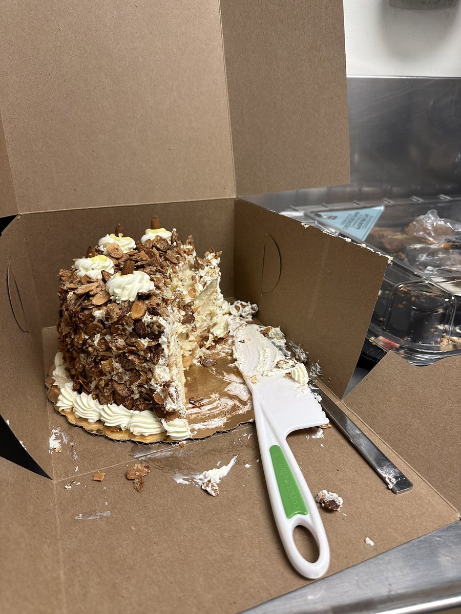 This year’s <a href="/AHNIMres/">AHNIMres</a> chiefs take the 🎂!  We proclaim them as the official IM Birthday Brigade! Always thinking of the staff! 👏🏼 👏🏼  Thank you 😊