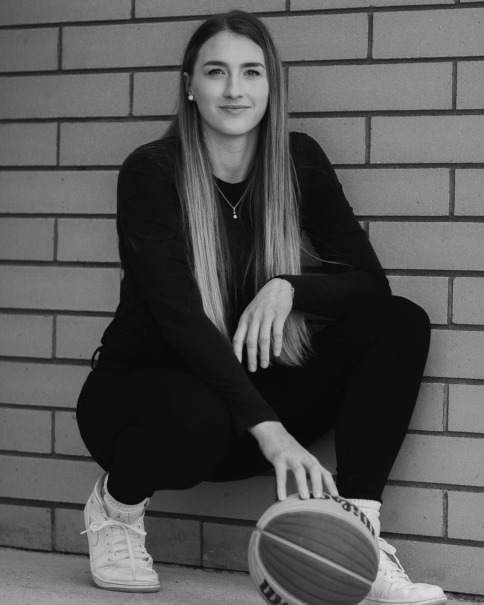SimiSleighsFDN's tweet photo. From our Athlete Grant Program to the biggest stage in Paris this summer, SSF athletes are ready to put the world on notice. 

🏀 3 x 3 Basketball 🇨🇦 Paige Crozon 
🤼‍♀️ Wrestling 🇺🇸 @helen_maroulis 
👩‍🦽 Track &amp; Field 🇺🇸 @TatyanaMcFadden 

#ShesTheFuture #GenderEquality #EmpowerHer https://t.co/8pmbjh0tQu
