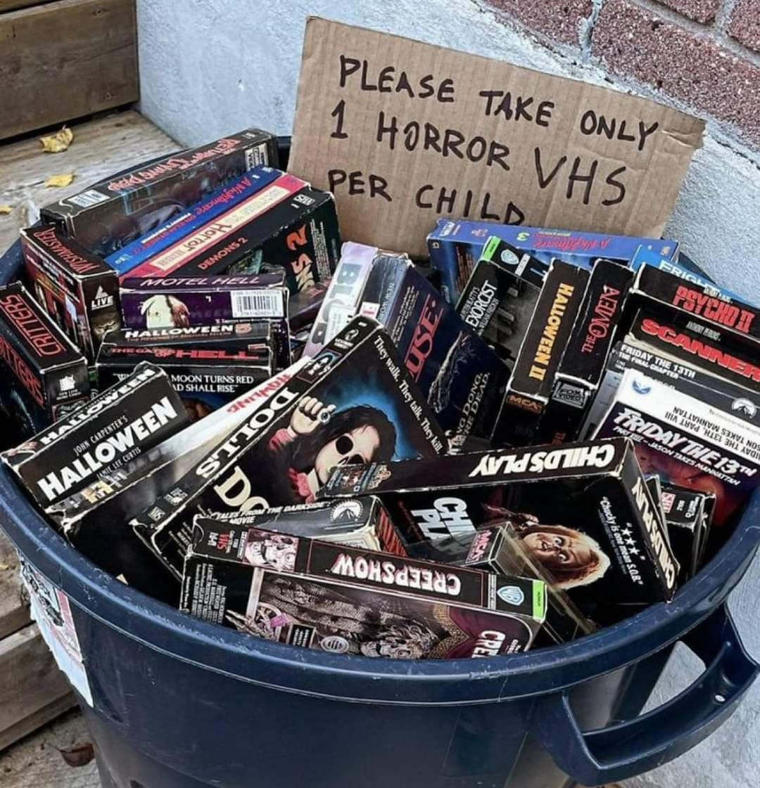 What would you choose?

#Horrorfam