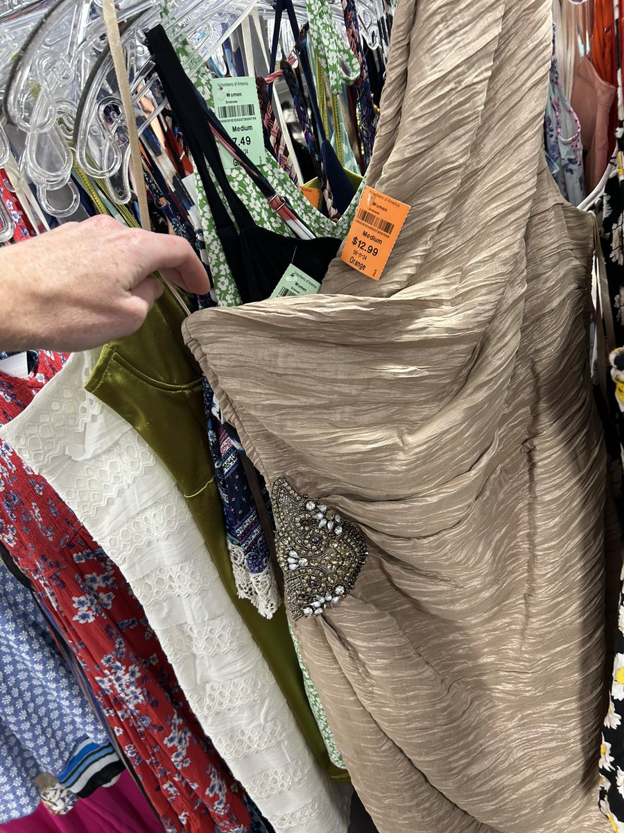 KiltedKatana's tweet photo. If we turn it sideways, it’s a little bedazzled Yoda https://t.co/Mxqujb4Iin