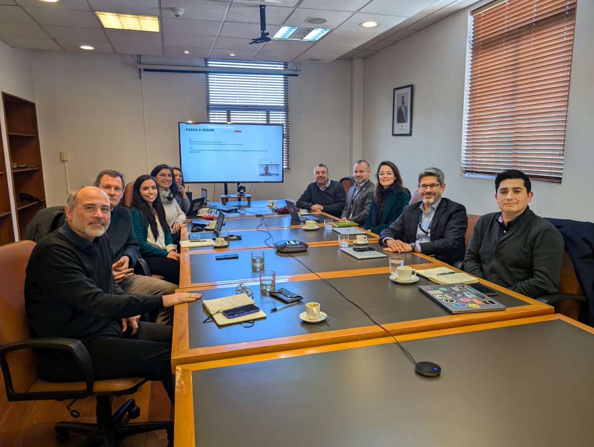 📢 El viernes 12 se realizó una productiva reunión del Comité de Modernización. Se comprometieron acciones concretas en:
🌍 Descentralización
💻 Transformación Digital
✅ Calidad de Servicio y Experiencia Usuaria. 
¡Desde el <a href="/Min_Hacienda/">Ministerio de Hacienda</a>  seguimos trabajando por un mejor Estado!