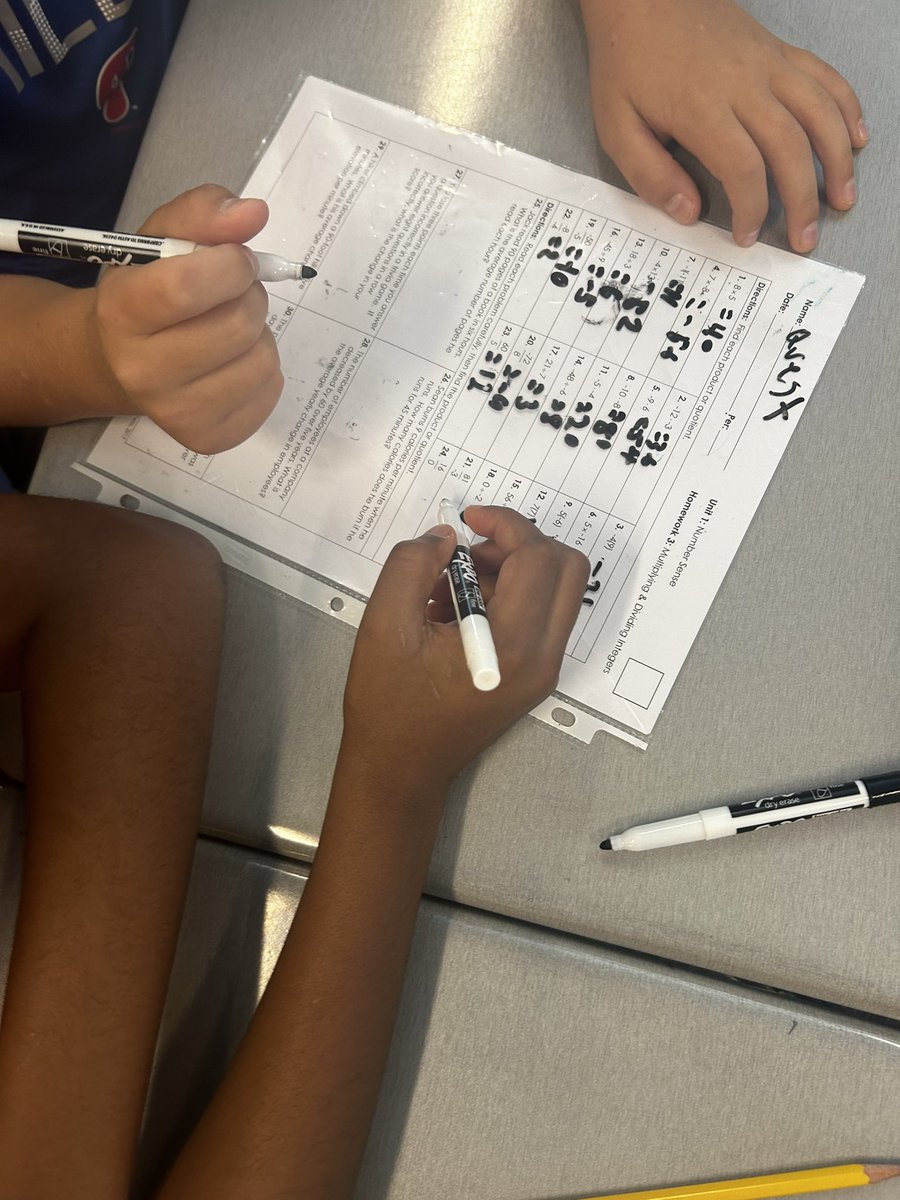 crafton_chase's tweet photo. Students learn best through collaboration and math discourse. Love how these groups work effectively and efficiently! #GoNightHawks #MathIsGreat @HerbertAkinsMS https://t.co/pYwIYGg4T0
