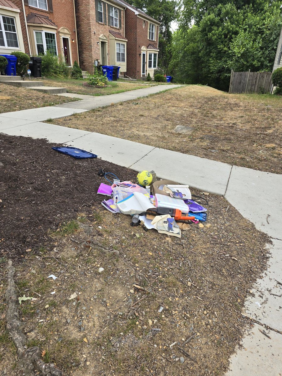 ReneT_OneWorld's tweet photo. Can someone from the authority visit the household of 14915 Ashford place, laurel MD who keeps dumping trash on the curb https://t.co/zs1fjyTHgV
