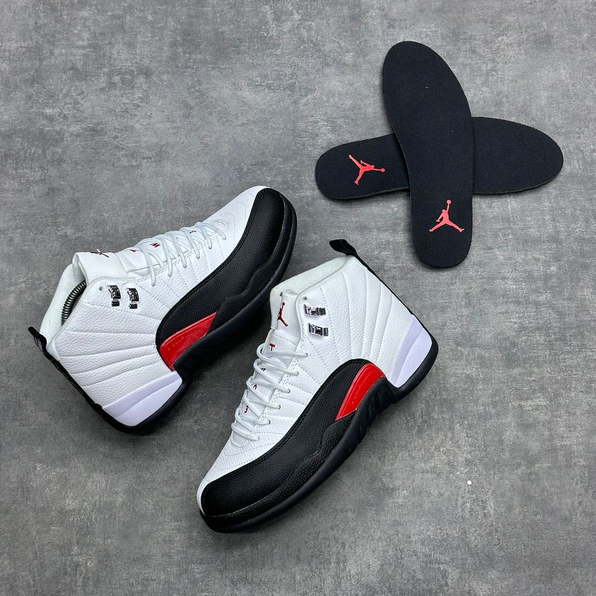 SneakerAlert tweet media