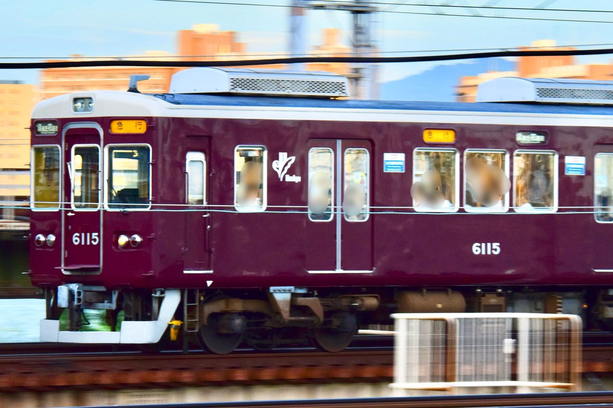 SNOOPY1T0K4's tweet photo. 2024/7/18
🟨通勤急行 神戸三宮 : 7012f🏮
🟨急行 雲雀丘花屋敷 : 6015f
⬛️普通 雲雀丘花屋敷 : 6002f🔶
⬛️普通 川西能勢口 : 7015f
#阪急電車 #7012f #6015f #6002f #7015f https://t.co/HbIV5fKbLL