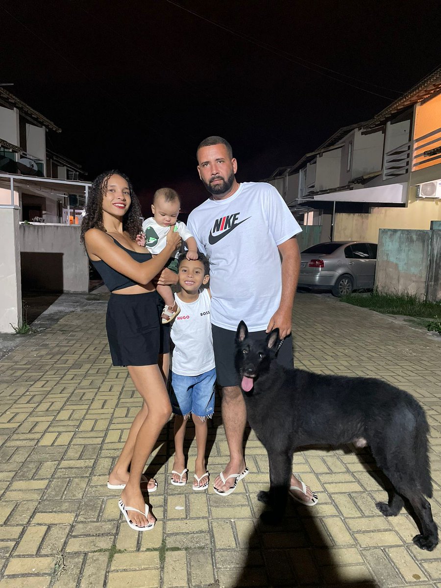 trouxa_xonada's tweet photo. Ohana ♥️👨‍👩‍👦‍👦 https://t.co/hegQHNIc3d