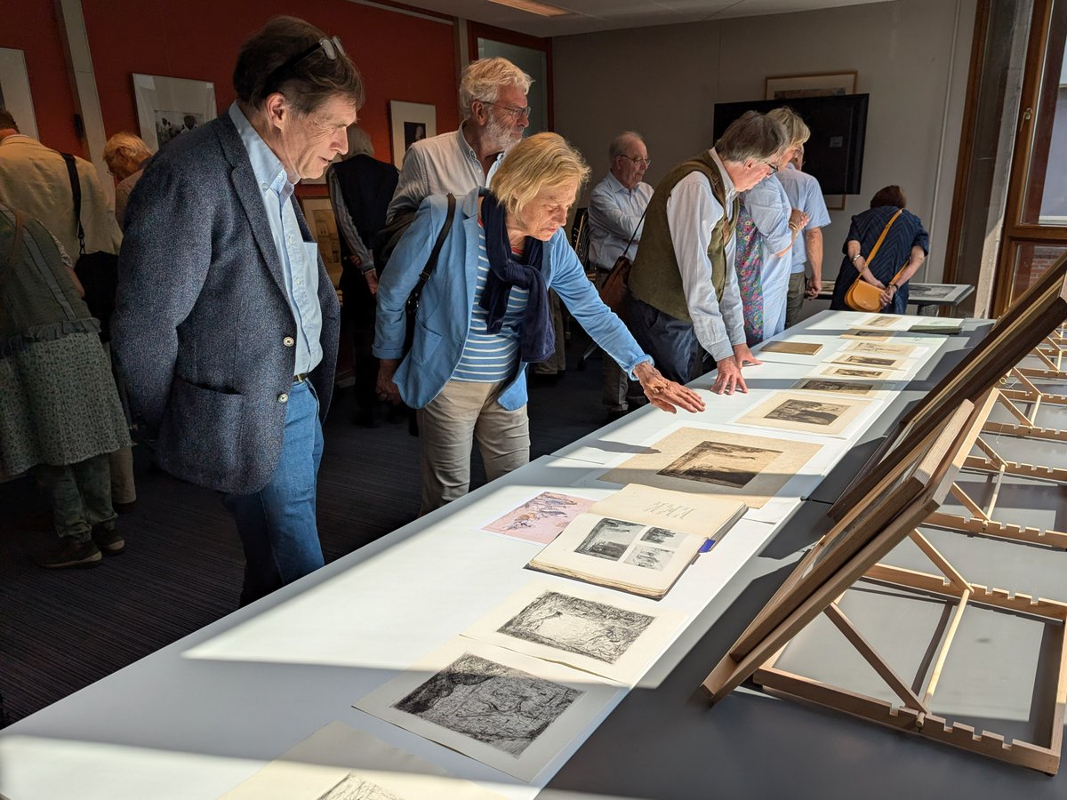 ubleiden's tweet photo. Vandaag stond het werk van 19e-eeuwse orientalistische kunstenaars Marius Bauer en Willem de Famars Testas in het middelpunt van de aandacht @ubleiden @unileiden.

Na lezingen van Maarten Raven en Arnold Spee over hun tijd in Egypte konden bezoekers werken van dichtbij bekijken. https://t.co/8wnIdSWc2d