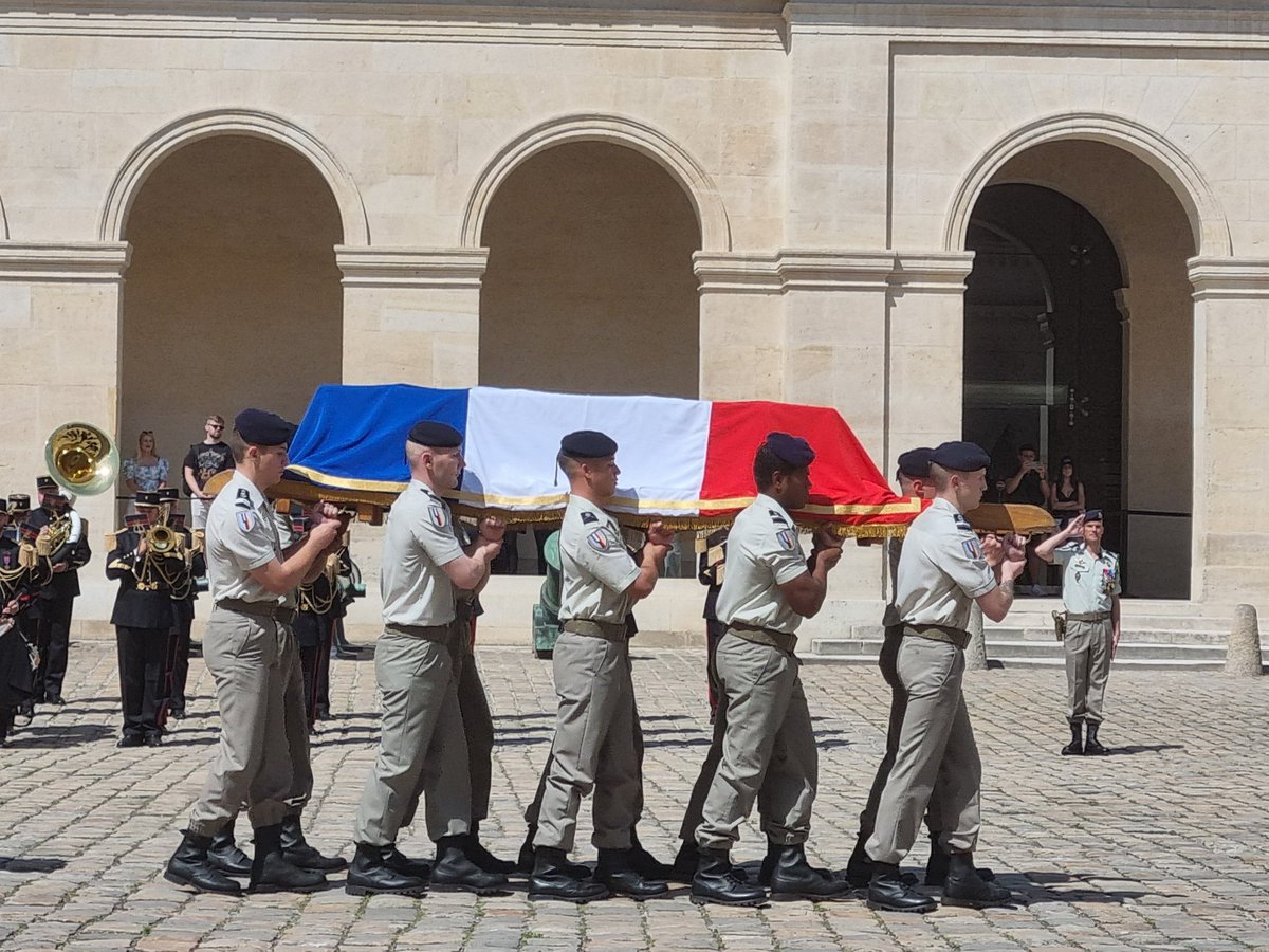 HenriWeill's tweet photo. Adieu au général Georges Grillot ce matin aux #Invalides, qui créa les #CommandosGeorges et fut patron du #ServiceAction du #SDECE. "Un homme qui sût s'adapter et comprit la guerre qu'il menait" pour le @CEMA_FR 
@VincentCrouzet4 @2emehussards @3eHussards @Emdupuy @INI_Invalides https://t.co/0qS7lsaNan