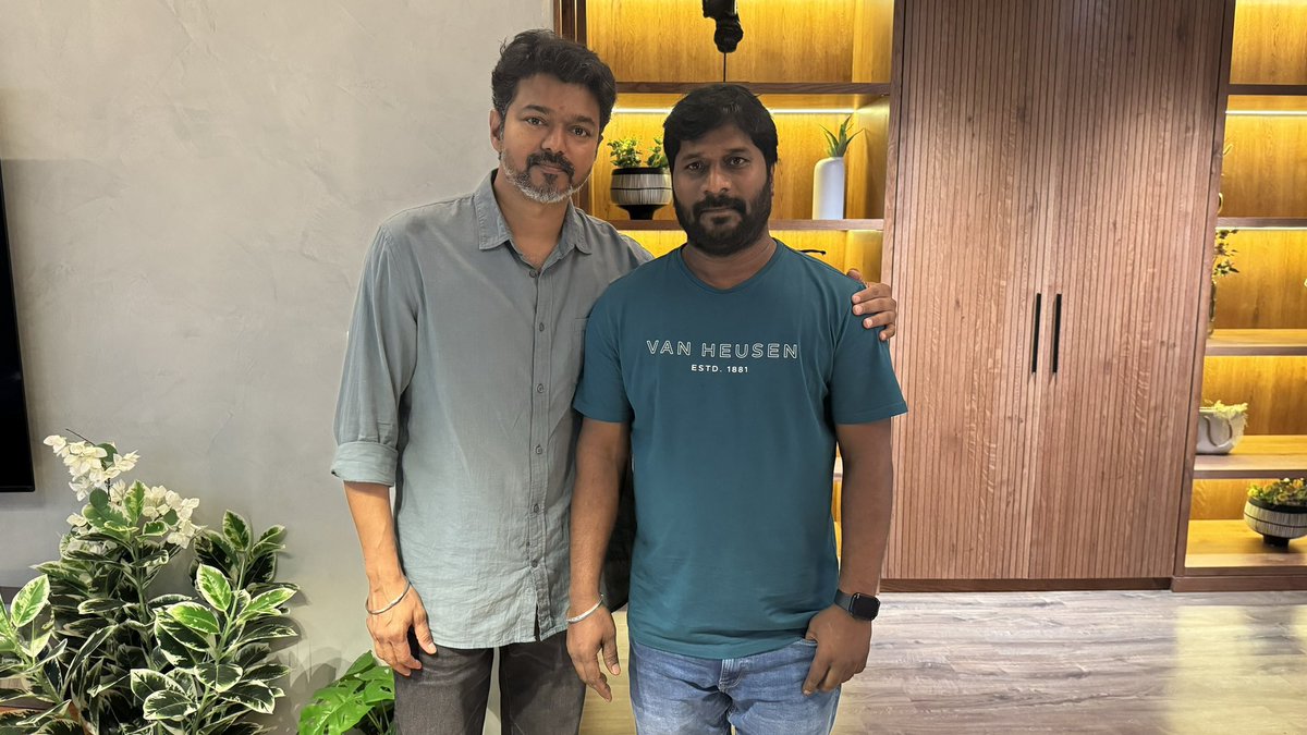 Chrissuccess's tweet photo. Thalapathy with #Maharaja Nithilan Swaminathan 💥🤝 https://t.co/1J1S9hZ5WO