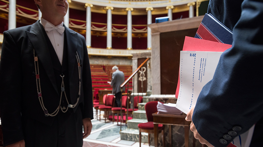 ClaudeBoulang15's tweet photo. The French MP @speytavie  using a wheelchair, recently re-elected,could only count on a bailiff to vote for him.

It is July 2024.

.@speytavie  se déplaçant en fauteuil roulant,réélu a dû compter sur un huissier pour voter à sa place.

Juillet 2024.

#AnDirect #handicap https://t.co/ZMADAS9tqB