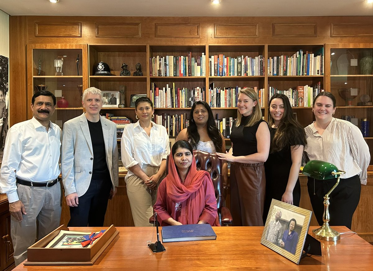 On #MandelaDay2024, reflecting on what an honor it was to spend time w/ Graça Machel, members of the Mandela family, &amp; the <a href="/NelsonMandela/">NelsonMandela</a> Foundation team in December. Grateful for their solidarity and their continuation of Mandela’s legacy in the fight against global injustice 💪