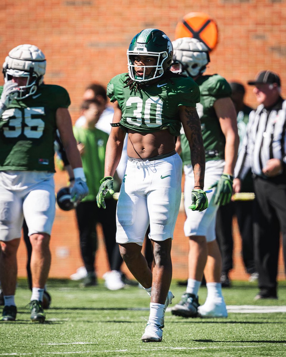 MSU_Football's tweet photo. HBD @AveonGrose 🎉 https://t.co/d5VkztrCde