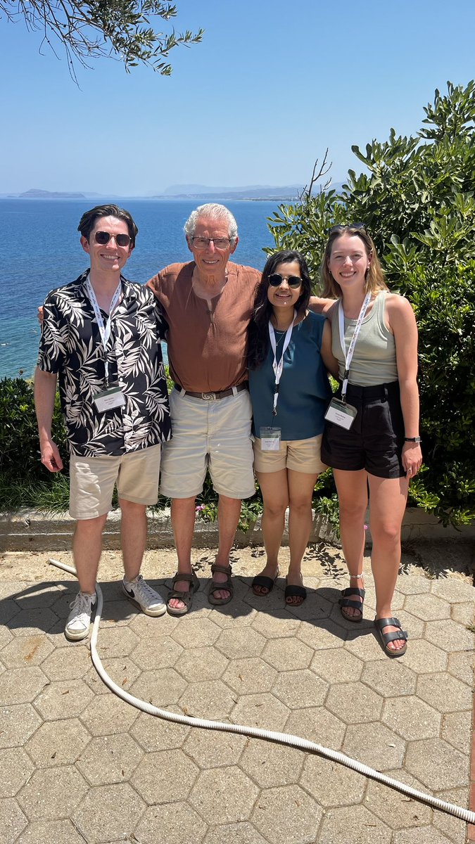 Congratulations to Marcelo Jacobs-Lorena for his lifetime achievement award at the #VectorKolymbariMeeting 🙏🏽 incredibly lucky that we got the opportunity to talk with him about everything from scientific discoveries to The Crown! star struck for real✨🤩