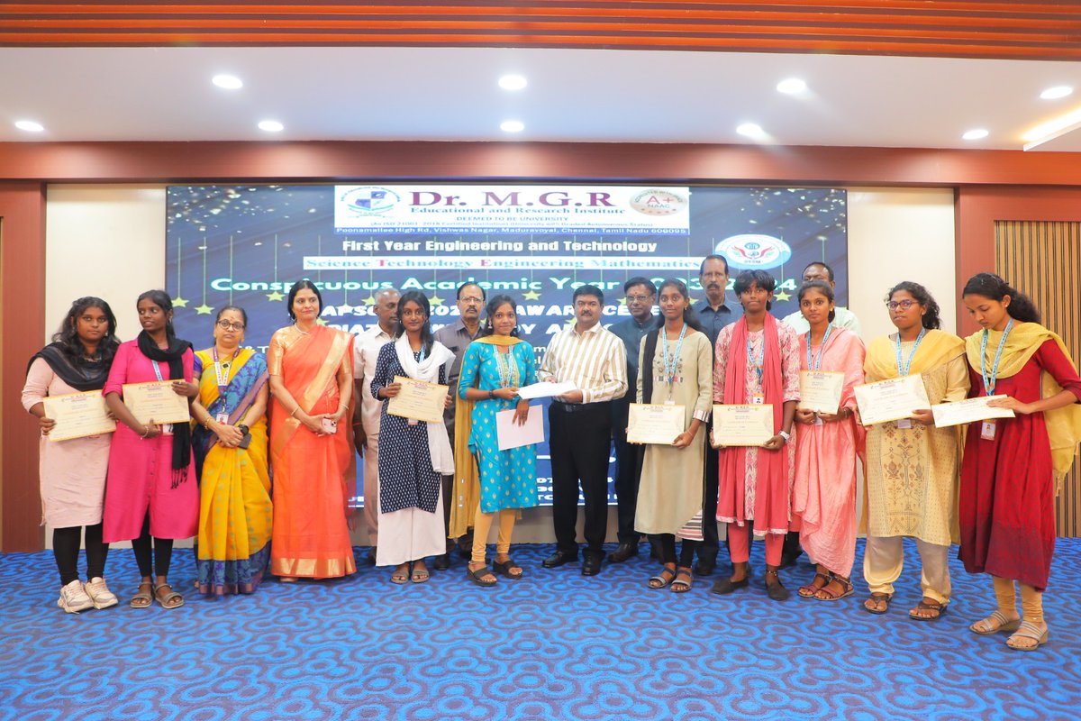 AcsArunkumar's tweet photo. Happy to distribute prizes to the deserving winners at the RHAPSODY 2K24 Award Ceremony, radiating with joy and gratitude! Here's to a memorable academic year 2023-24 and a heartwarming journey ahead!
#DRMGR #MGRERI #Rhapsody #buddingengineers https://t.co/zQjGKKZ5Xk