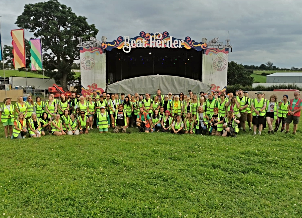 Festaff (@festaff) on Twitter photo A big shout out to all those wonderful souls who are supporting us at The Beat-Herder Festival this weekend 🎶😎✌🍻
...and that beat goes on...right up to <a href="/Creamfields/">Rockstar Energy presents Creamfields</a> & <a href="/SundownUK/">Sundown Festival</a> - climb on today before it's too late 🐾 festaff.co.uk #volunteer #summer2024 A big shout out to all those wonderful souls who are supporting us at The Beat-Herder Festival this weekend 🎶😎✌🍻
...and that beat goes on...right up to <a href="/Creamfields/">Rockstar Energy presents Creamfields</a> & <a href="/SundownUK/">Sundown Festival</a> - climb on today before it's too late 🐾 festaff.co.uk #volunteer #summer2024