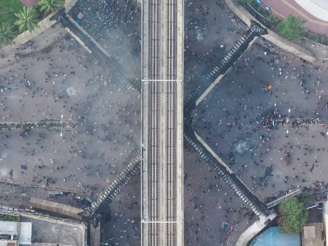 jerin736's tweet photo. A zombie movie scene?
No,It’s our Bangladesh 🙂

#SaveBangladeshiStudents 
#BangladeshiStudentsareinDanger
#StudentsUnderAttack 
#Bangladesh https://t.co/LW6UbnNlHy