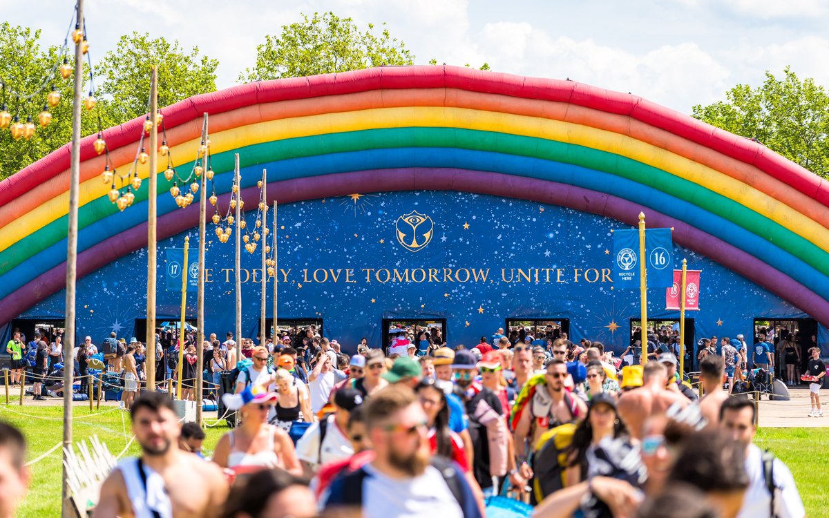 Tomorrowland tweet media