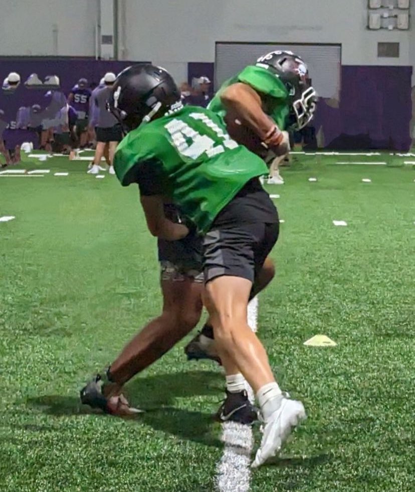 GarrettLeBlan14's tweet photo. SUMMER LIFTS- 
10th grade 
H-6’2
W-175
-Bench Press- 215
-Squat-305 
-Hang Clean-195
-Deadlift-365 https://t.co/7S9EA18eXu