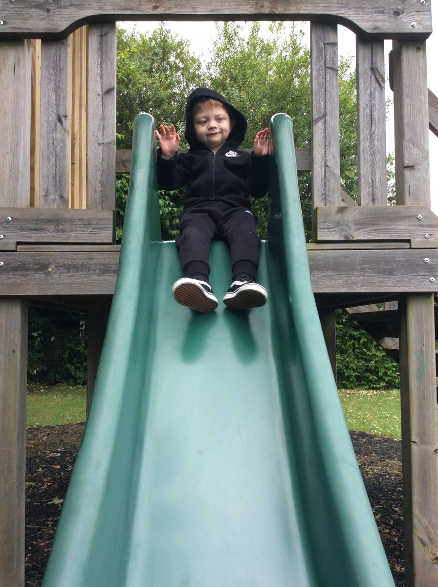 NorthridgeScho1's tweet photo. Welcoming in our youngest pupils, who have settled in beautifully to their new school! #REACHvalues https://t.co/gq7mQk6Gef