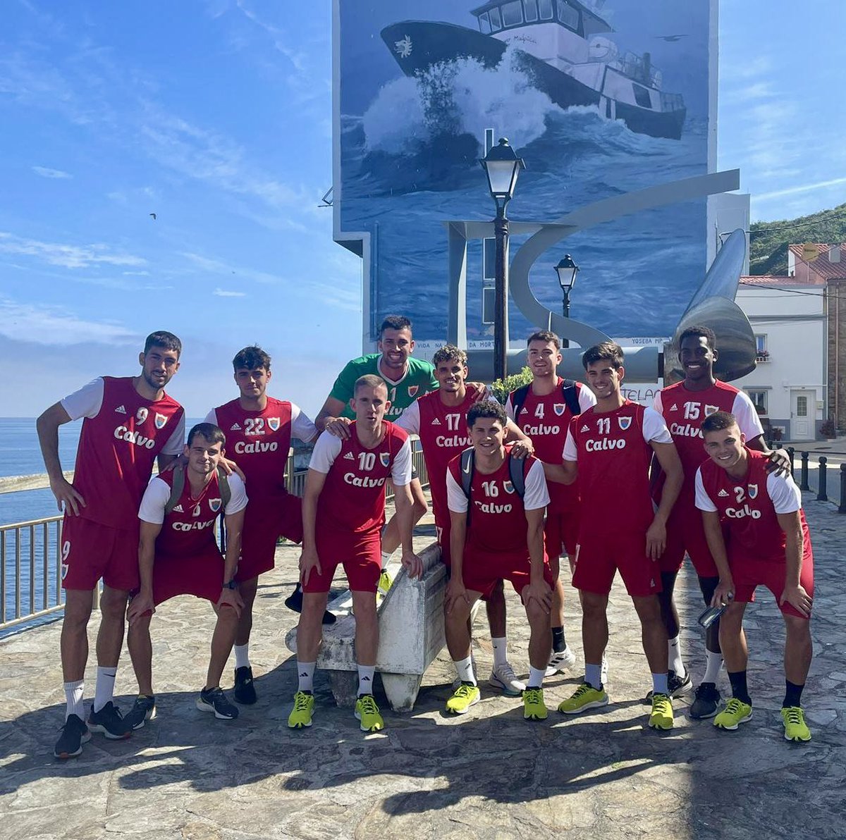 🏃‍♂️🏖️  En 𝐟𝐚𝐦𝐢𝐥𝐢𝐚 realizando parte do Camiño dos Faros comezando en Malpica de Bergantiños. 

Día 🔝✌️😁

#ForzaBergan 🔴🔵