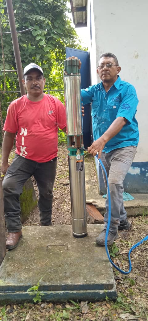hidrollanos1's tweet photo. ¡#EnApure, seguimos avanzando!
La Fuerza Trabajadora de Hidrollanos realizó la instalación de un equipo electrosumergible de 10 Hp en la Planta Potabilizadora Apurito, municipio Achaguas a fin de garantizar un mejor servicio a 2.500 habitantes de la localidad.
#VenezuelaObrera https://t.co/D17sE8laP2