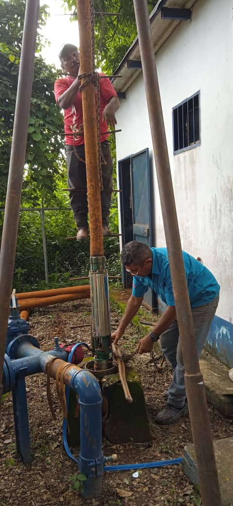 hidrollanos1's tweet photo. ¡#EnApure, seguimos avanzando!
La Fuerza Trabajadora de Hidrollanos realizó la instalación de un equipo electrosumergible de 10 Hp en la Planta Potabilizadora Apurito, municipio Achaguas a fin de garantizar un mejor servicio a 2.500 habitantes de la localidad.
#VenezuelaObrera https://t.co/D17sE8laP2