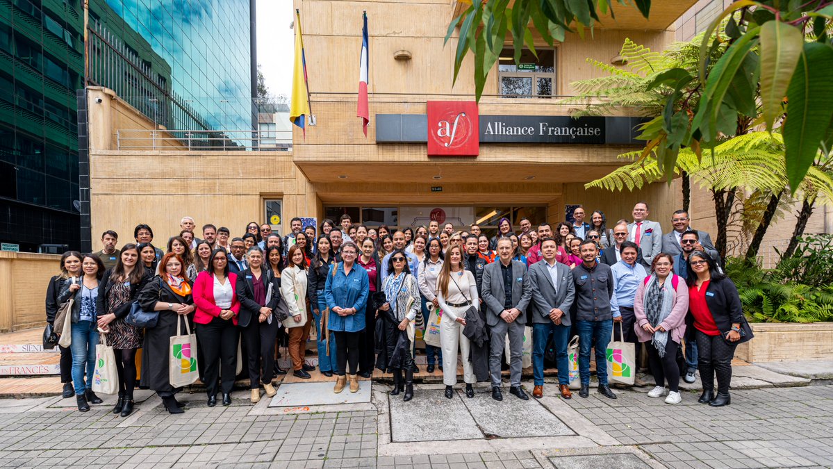 ColFranciaSV's tweet photo. Los profesores Carmen L. y Gerardo M. participaron en el 1er Encuentro LabelFrancÉducation América Latina en Bogotá. Representaron a Venezuela en este evento, fortaleciendo la educación francófona y creando vínculos interinstitucionales. ¡Un paso más hacia la excelencia educativa https://t.co/5ipR26sEWA