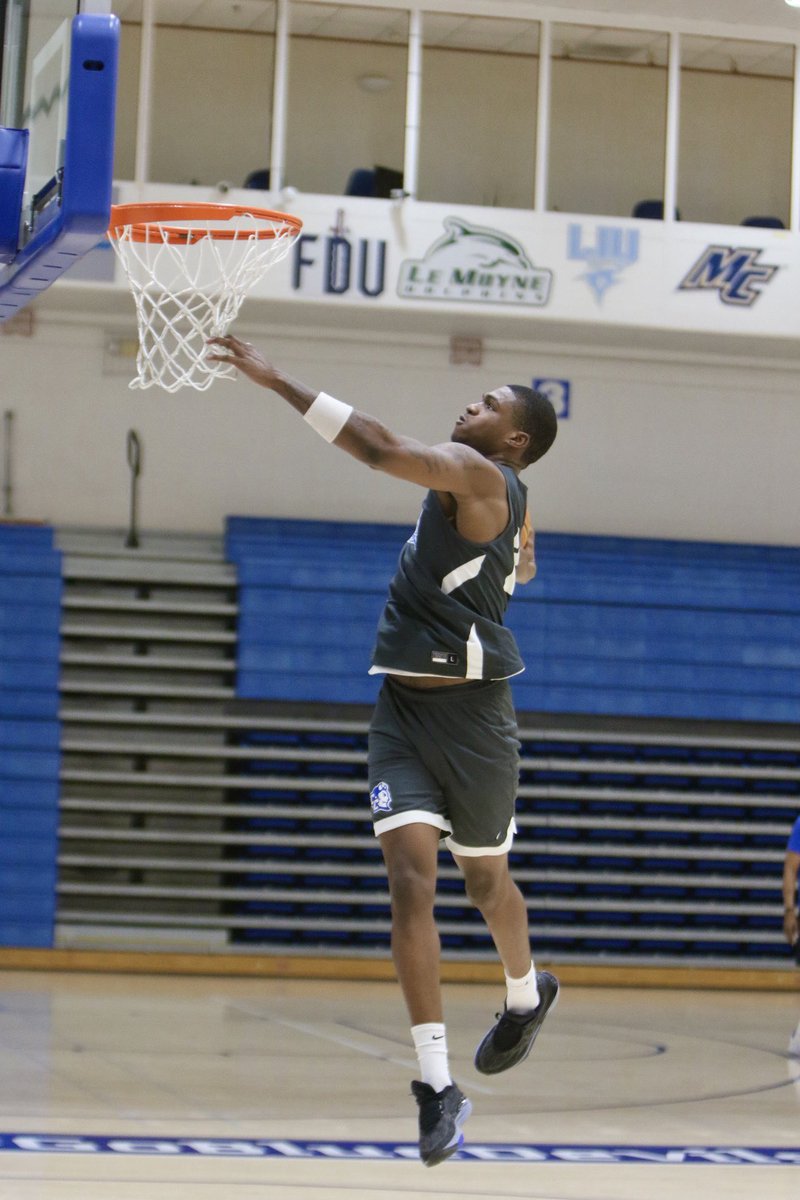 CCSU_MBB's tweet photo. Week 3️⃣ Complete! ✅

Attacking each and every day as we strive for another great year! 

#GoBlueDevils #CCSUMBB https://t.co/2ZKJpNChCR