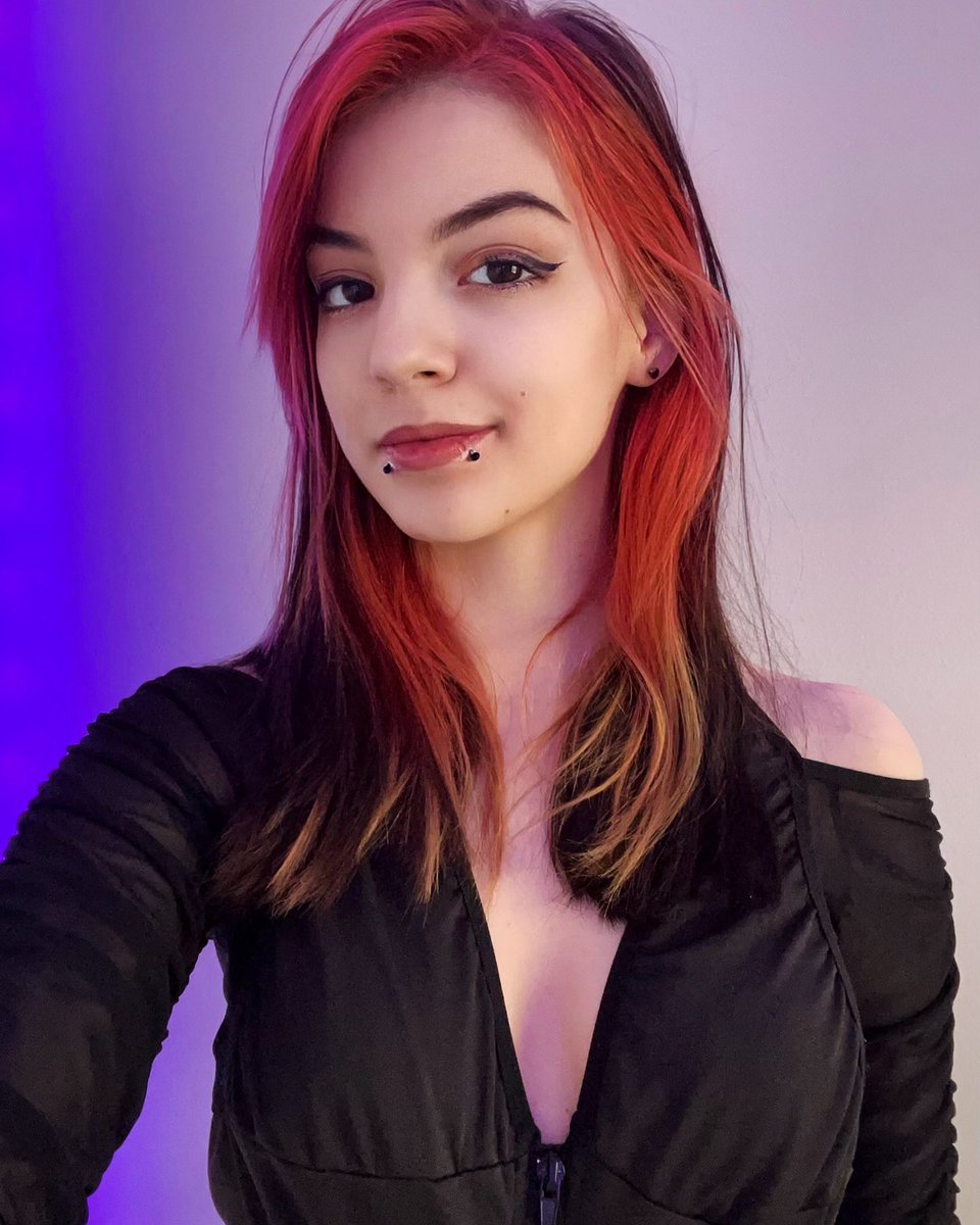 Evie🖤 tweet media