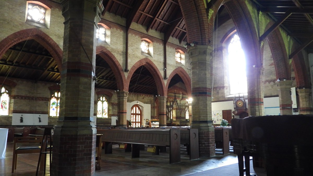 seuneke's tweet photo. Interior of SS Peter and John's church Kirkley.
#Lowestoft
#Kirkley
#Churches
#SSPeterandJohn https://t.co/BrVLtWKXOQ